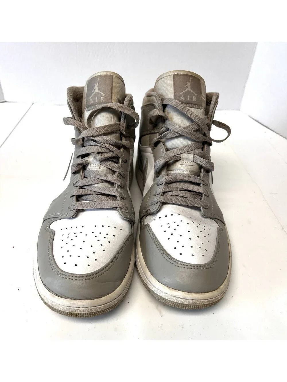 Nike Air Jordan 1 Mid College Grey Light Bone 554724-082 Size Mens 10.5